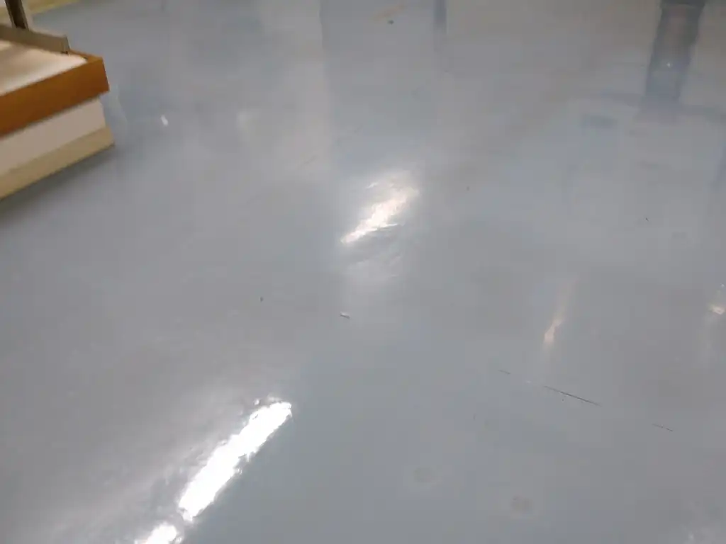 フロアクリーニング(剥離洗浄)　施工前