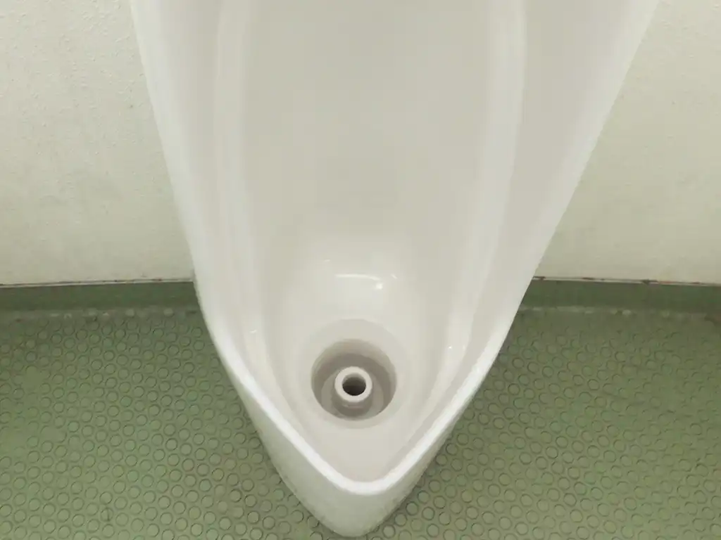 トイレ尿石取り　施工後